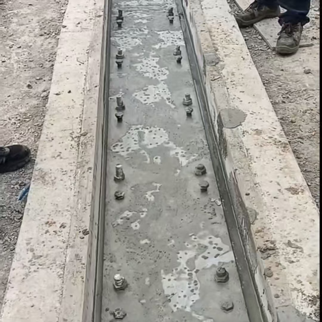 灞桥港口码头起重机龙门吊重型机械设备稳固用早强快凝轨道胶泥